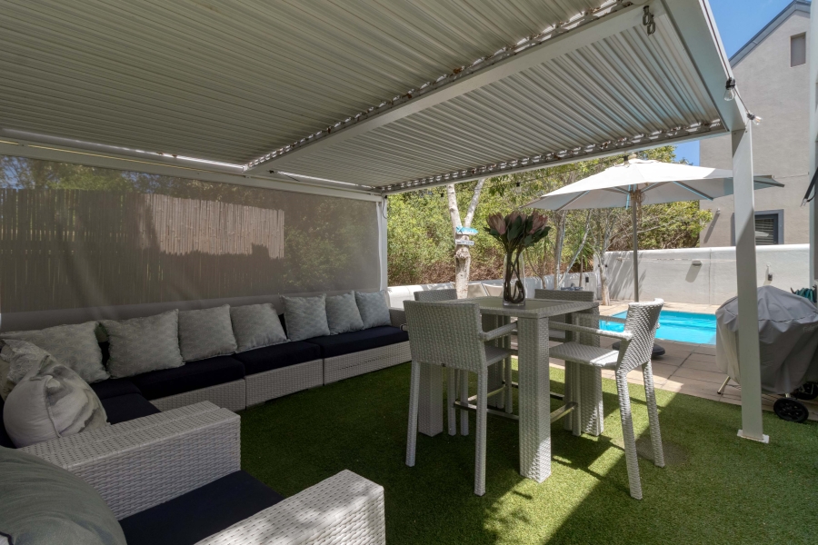 To Let 4 Bedroom Property for Rent in Schonenberg Western Cape